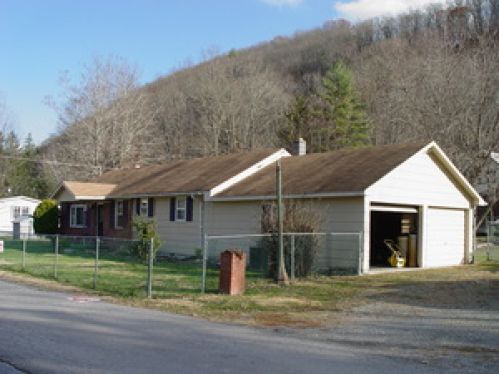 Single Family Home for Sale, ListingId:16162568, location: 1000 Central Ave. Pence Springs 24962