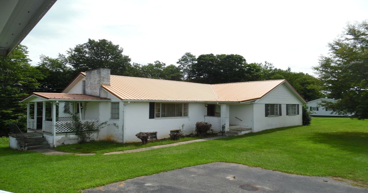 Red Oak Realty, wv Marlinton..This property offers 2 Homes and Detached Garage on 2.18 Acres