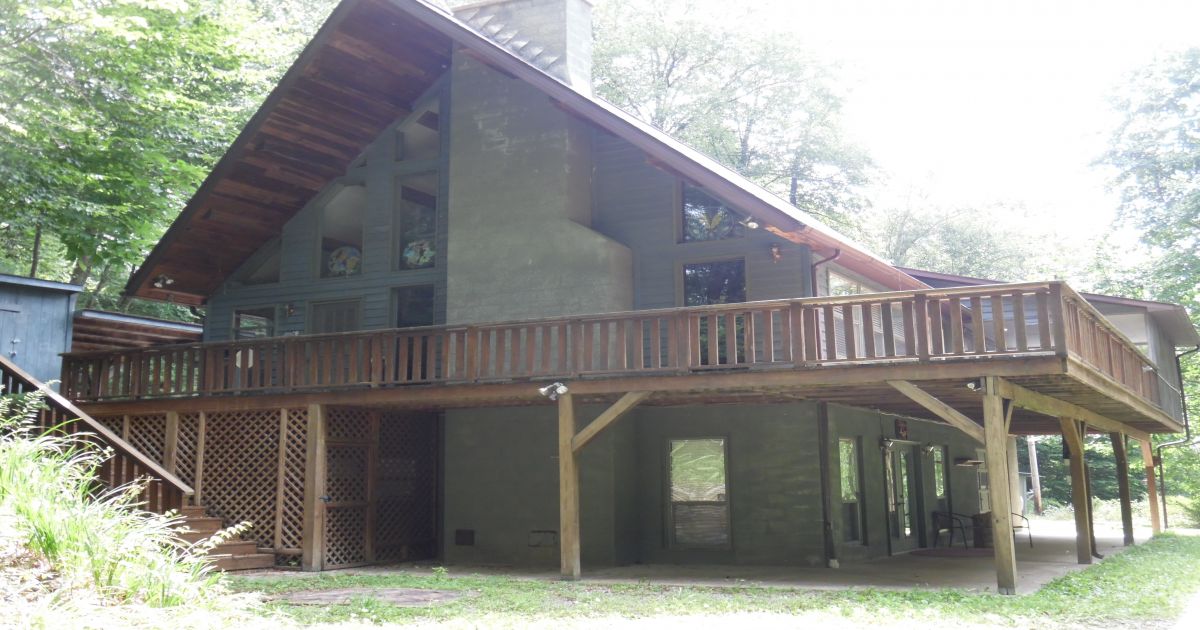 Red Oak Realty, wv Private Setting..3 Bedroom 3 Bath Mountain Chalet on
