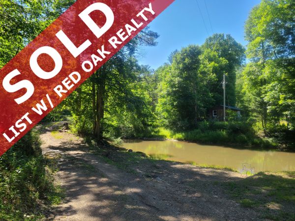 Potts Creek runs along Bear Wallow Hallow Rd. for a short distance