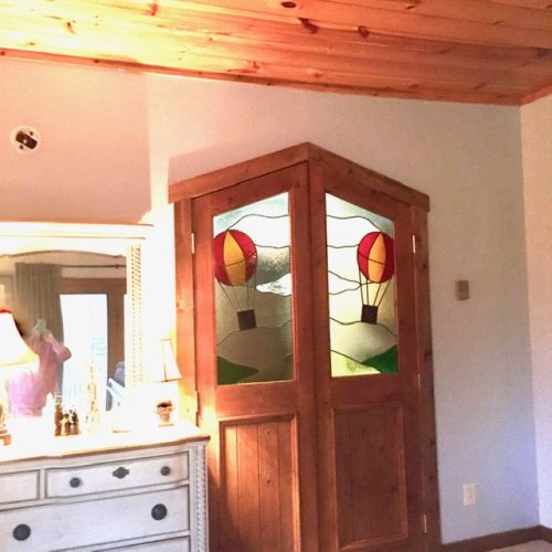 Master Double StainGlass Doors To LargeBathroom / Closet
